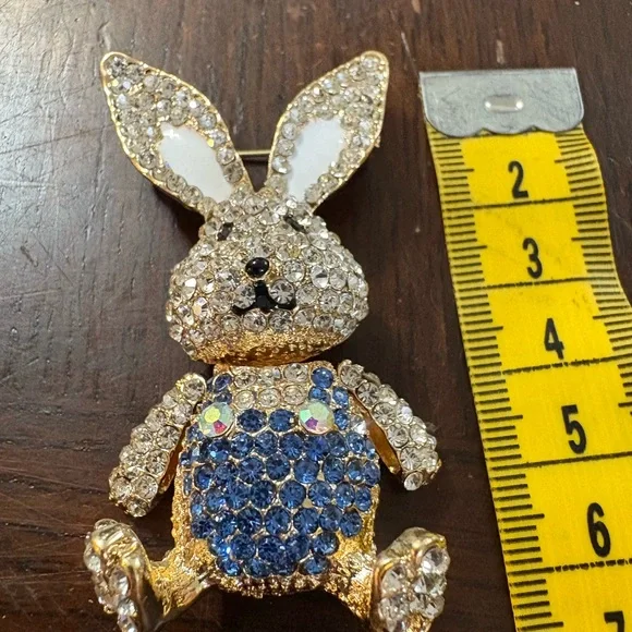 Sparkling Crystal Bunny Brooch with movable head and arms - Picture 11 of 15